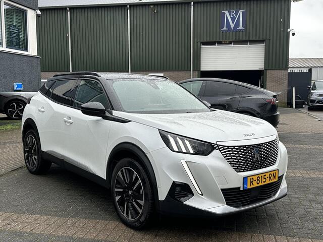 Peugeot e-2008 EV GT Première 3 fase 50 kWh VAN: 18.400,- VOOR: 16.770,- UW EINDEJAARSVOORDEEL: 1.630,- | RIJKLAARPRIJS INCL. 12MND BOVAG GARANTIE | STOELVERWARMING | DODE HOEK EN CAMERA