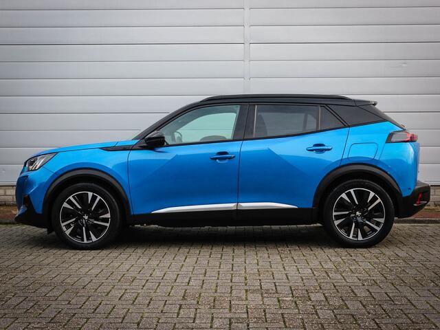 Peugeot e-2008 EV GT Pack 50 kWh | Clima | Cruise | Navi | Panoramadak | 360 graden camera | Lichtmetaal | Stoelverwarming |