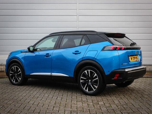 Peugeot e-2008 EV GT Pack 50 kWh | Clima | Cruise | Navi | Panoramadak | 360 graden camera | Lichtmetaal | Stoelverwarming |