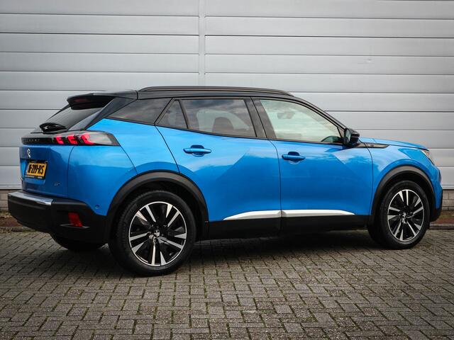 Peugeot e-2008 EV GT Pack 50 kWh | Clima | Cruise | Navi | Panoramadak | 360 graden camera | Lichtmetaal | Stoelverwarming |