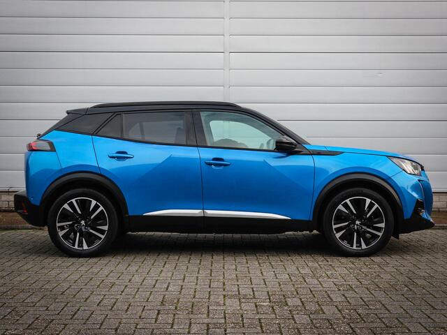 Peugeot e-2008 EV GT Pack 50 kWh | Clima | Cruise | Navi | Panoramadak | 360 graden camera | Lichtmetaal | Stoelverwarming |