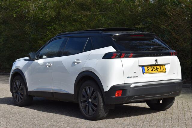 Peugeot e-2008 EV GT Pack 50 kWh 3-FASE VOL, OPEN DAK, CAMERA, DIGITALE TELLERS, CARPLAY, ADAPT.CC, FULL LED, 4SEASONS