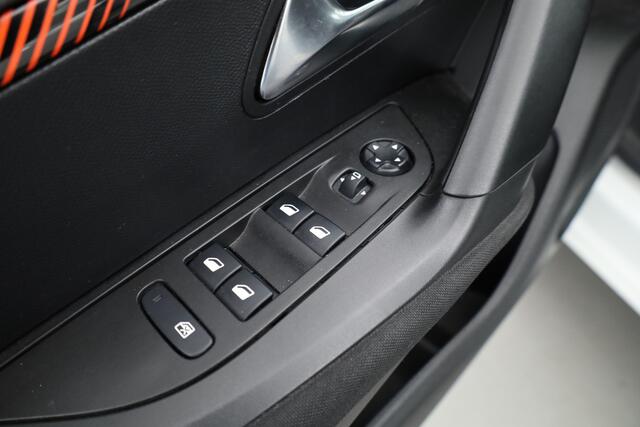 Peugeot e-2008 EV Active 50 kWh | Navi | Apple CarPlay | Cruise | LED | Clima | All Seasons