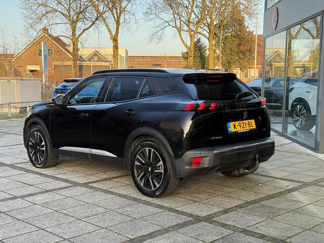 Peugeot e-2008 EV GT 50 kWh | Panorama | Trekhaak | Navi | Camera |