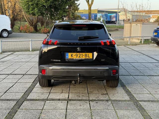 Peugeot e-2008 EV GT 50 kWh | Panorama | Trekhaak | Navi | Camera |