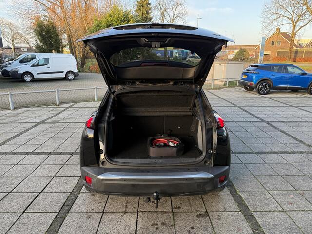 Peugeot e-2008 EV GT 50 kWh | Panorama | Trekhaak | Navi | Camera |