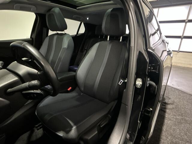 Peugeot e-2008 EV Allure 50 kWh Panoramadak | Cruise Control | 18 "Inch LM Velgen