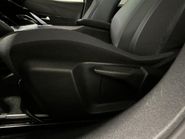 Peugeot e-2008 EV Allure 50 kWh Panoramadak | Cruise Control | 18 "Inch LM Velgen