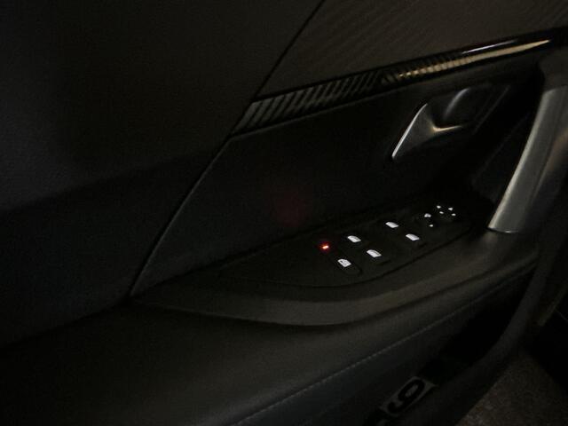 Peugeot e-2008 EV Allure 50 kWh Panoramadak | Cruise Control | 18 "Inch LM Velgen