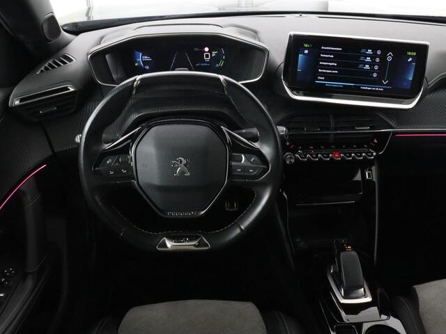 Peugeot e-2008 EV GT 50 kWh | Panoramadak | Stoelverwarming | Adaptive cruise | Leder/Alcantara | Carplay | 18'' | Camera | Navigatie | Dodehoek detectie