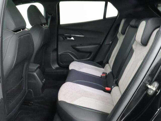 Peugeot e-2008 EV GT 50 kWh | Panoramadak | Stoelverwarming | Adaptive cruise | Leder/Alcantara | Carplay | 18'' | Camera | Navigatie | Dodehoek detectie