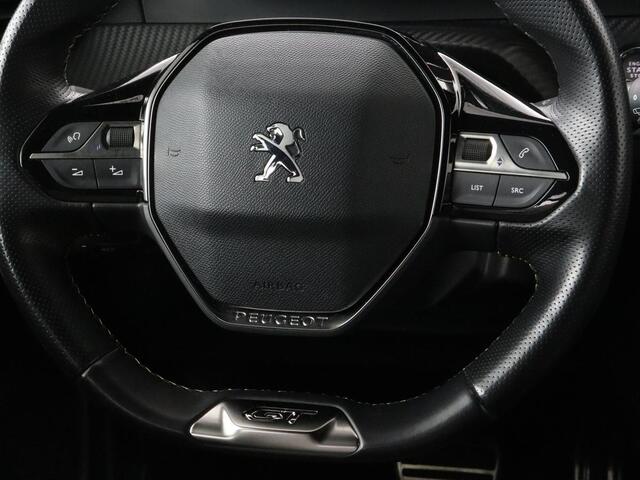 Peugeot e-2008 EV GT 50 kWh | Panoramadak | Stoelverwarming | Adaptive cruise | Leder/Alcantara | Carplay | 18'' | Camera | Navigatie | Dodehoek detectie