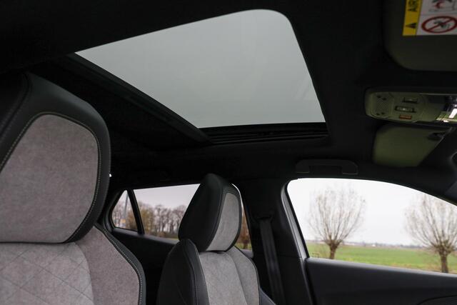 Peugeot e-2008 EV GT 50 kWh 3 Fase ? Pano ? ACC ? LED