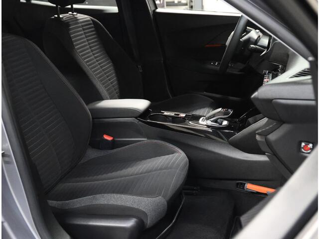 Peugeot e-2008 EV Blue Lease Active 50 kWh 136PK | 1ste eigenaar | AppleCarPlay/AndroidAuto | Armsteun | Climate Control | Cruise Control | Camera | FULL LED | Navigatie | LMV | Parkeersensoren | Trekhaak | Isofix |