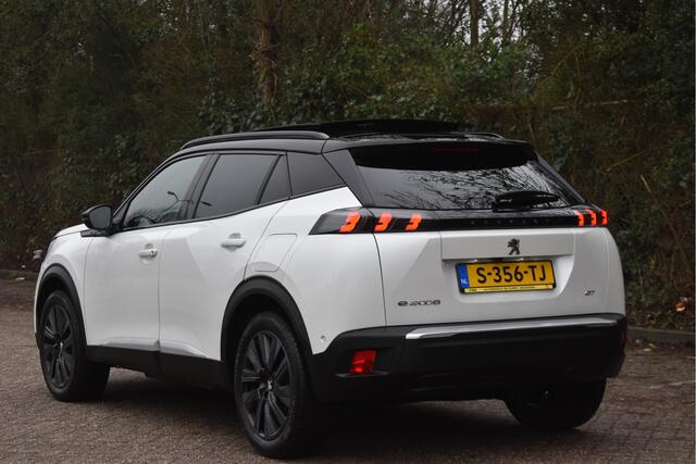Peugeot e-2008 EV GT-Line 50 kWh | Pano | Camera | Keyless | DAB | Stoelverwarming | Carplay | Full LED