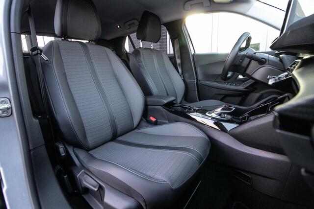 Peugeot e-2008 EV Allure Pack 50 kWh | SOH 93% | 3 fase lader |