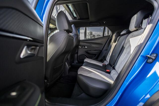 Peugeot e-2008 EV GT 50 kWh | Pano | Camera | LED