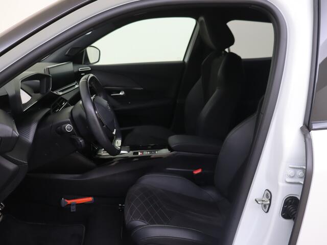 Peugeot e-2008 I AUTOMAAT I NAVIGATIE I ACHTERUITRIJCAMERA I EV GT Pack 50 kWh I L.M. VELGEN I