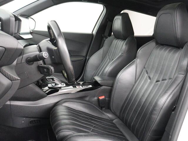 Peugeot e-2008 EV GT Pack 50 kWh | 3 Fase | Panoramadak | Stoelverwarming | Adaptive cruise | Leder | Carplay | Keyless | Camera | Full LED | Navigatie | Climate control | Dodehoek detectie