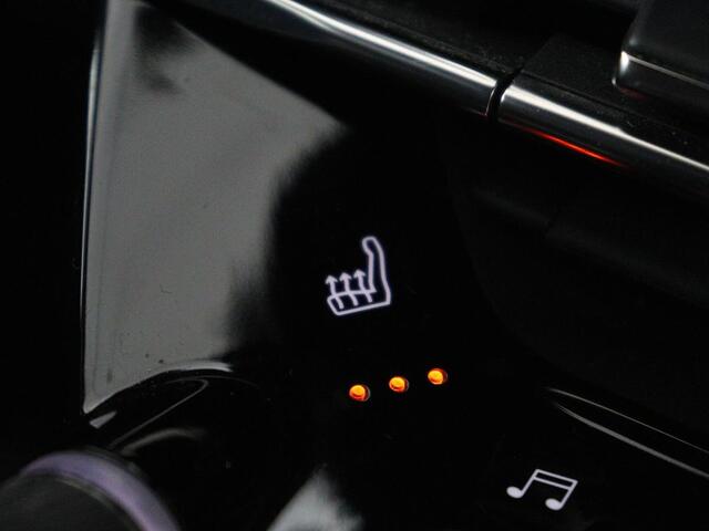 Peugeot e-2008 EV GT Pack 50 kWh | 3 Fase | Panoramadak | Stoelverwarming | Adaptive cruise | Leder | Carplay | Keyless | Camera | Full LED | Navigatie | Climate control | Dodehoek detectie