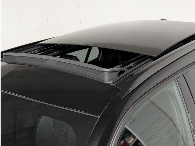 Peugeot e-2008 GT EV 3-FASEN 54kWh 156pk | SCHUIF/KANTELDAK | CAMERA | NAVI | ALCANTARA/LEDER | ADAPTIVE CRUISE | 18" LM-VELGEN | KEYLESS ENTRY