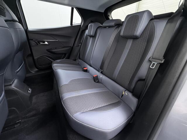 Peugeot e-2008 EV Allure Première 50kWh SOH 89% Navi* 360°Camera Ecc Apple Carplay Android Auto Cruise Control Stoelverwarming Pdc DAB+ Privacy Glas Lmv Led Keyless Complete EV