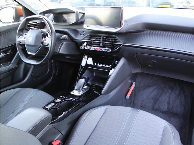 Peugeot e-2008 EV Allure Pack 50 kWh | Navi / Camera / Climate