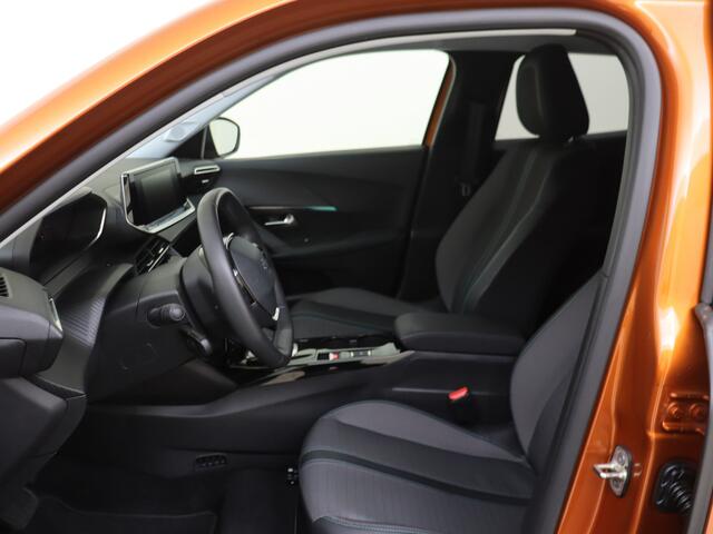 Peugeot e-2008 EV Allure 50 kWh | Carplay | Keyless Start | Clima | Parkeerhulp |