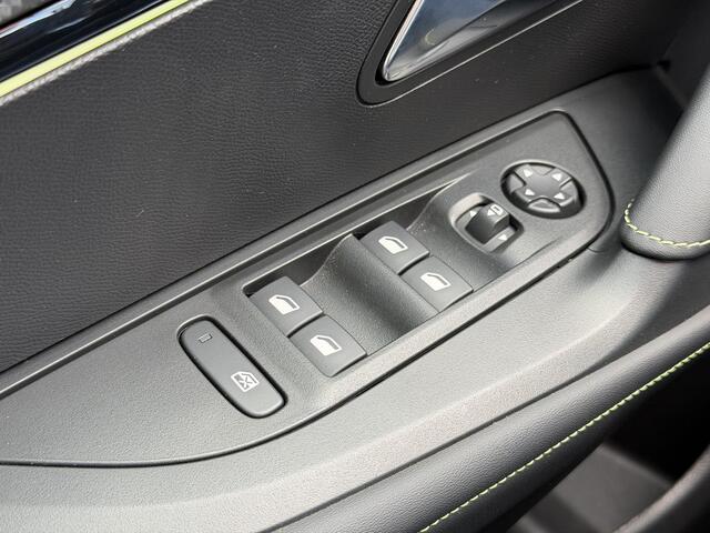 Peugeot e-2008 GT 50 kWh 136PK Navigatie, Rondomzichtcamera, Keyless, Parkeersensoren, Apple Carplay, Android Auto