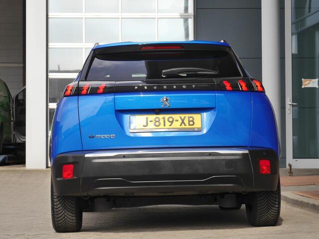 Peugeot e-2008 EV Allure 50 kWh | 3 Fase | Adaptieve cruise control | Draadloze telefoonlader | Stoelverwarming | Navigatie | Achteruitrijcamera | Lichtmetalen velgen | Apple carplay/Android auto