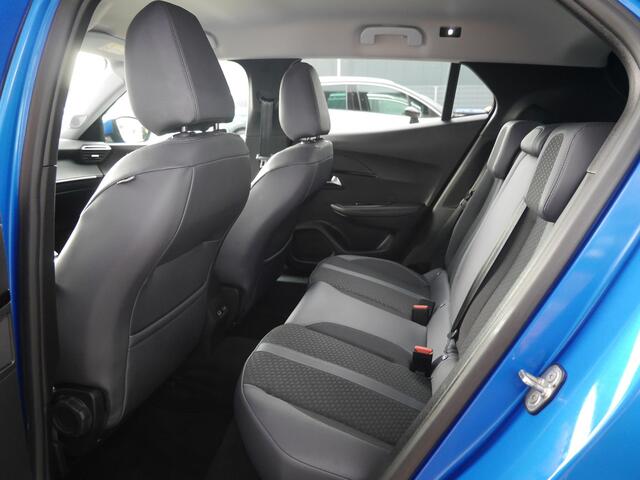 Peugeot e-2008 EV Allure 50 kWh | 3 Fase | Adaptieve cruise control | Draadloze telefoonlader | Stoelverwarming | Navigatie | Achteruitrijcamera | Lichtmetalen velgen | Apple carplay/Android auto