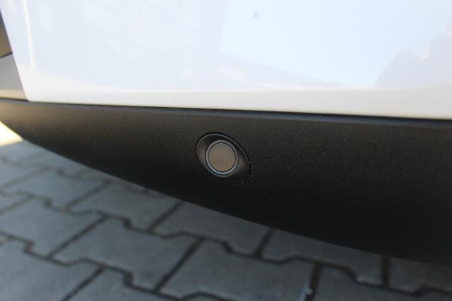 Peugeot e-2008 EV GT 54 kWh | Incl. 12 maanden garantie | SOH 97% | Warmtepomp | Achteruitrijcamera | Parkeersensoren | Apple carplay/Android auto | Cruise control | Climate control | Navigatie | Airco | Lichtmetalen velgen