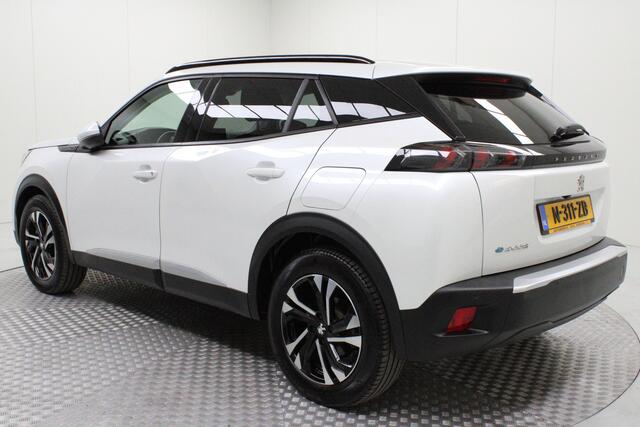 Peugeot e-2008 EV Allure Pack 50 kWh | Stoelverwarming | Navigatie | climate & cruise control | apple carplay/android auto | keyless start