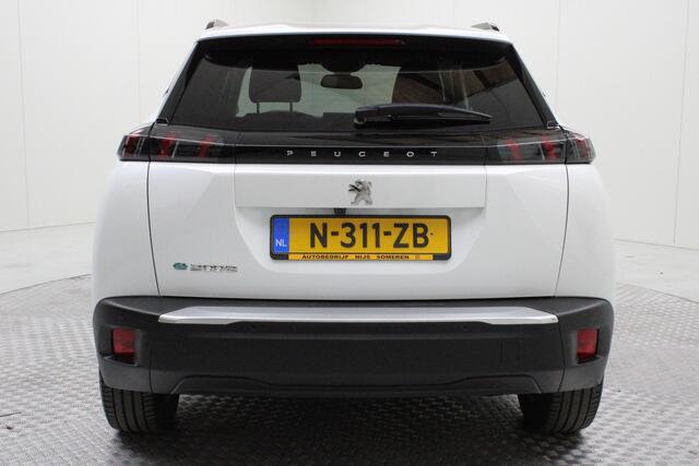 Peugeot e-2008 EV Allure Pack 50 kWh | Stoelverwarming | Navigatie | climate & cruise control | apple carplay/android auto | keyless start