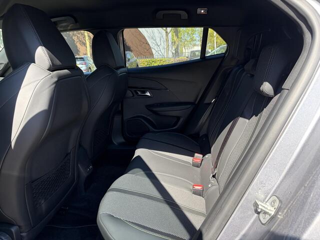 Peugeot e-2008 GT WARMTEPOMP| SOH 96% | ACHTERUITRIJCAMERA| RIJSTROOK-ASSISTENT| APPLE CARPLAY/ ANDROID AUTO| FABRIEKSGARANTIE PEUGEOT TOT 01-2027| 19.440KM!|