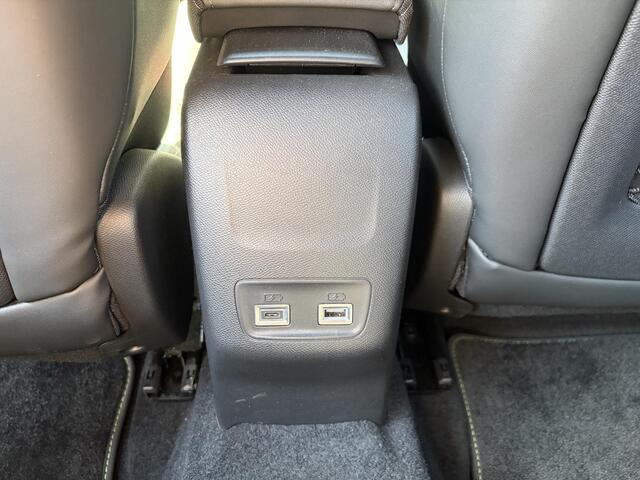 Peugeot e-2008 GT WARMTEPOMP| SOH 96% | ACHTERUITRIJCAMERA| RIJSTROOK-ASSISTENT| APPLE CARPLAY/ ANDROID AUTO| FABRIEKSGARANTIE PEUGEOT TOT 01-2027| 19.440KM!|