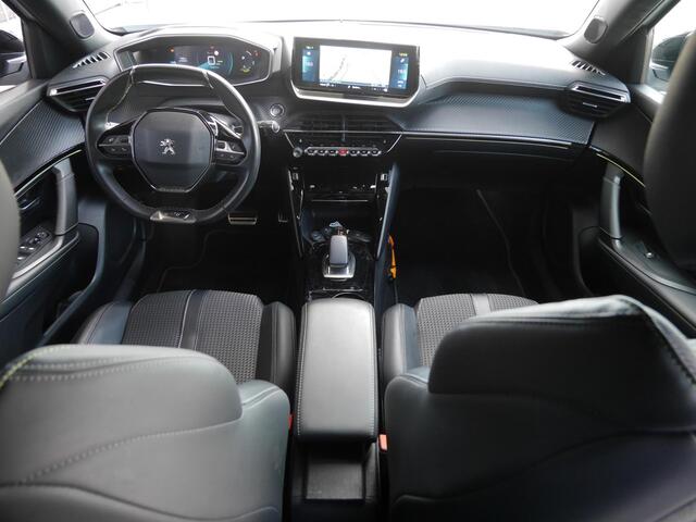 Peugeot e-2008 EV GT 50 kWh | Lage km.stand | Achteruitrijcamera | Stoelverwarming | Full led verlichting | Digitale cockpit | 18 inch lichtmetalen velgen | Extra getint glas