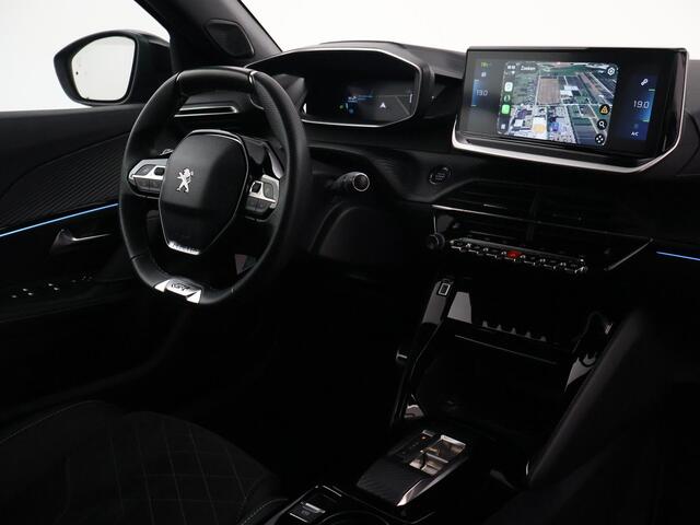 Peugeot e-2008 EV GT 50 kWh 3-FASE + ADAPTIVE CRUISE | PANORAMA | STOELVERW. | 18 INCH | 92% SOH | LEDER/ALCANTARA
