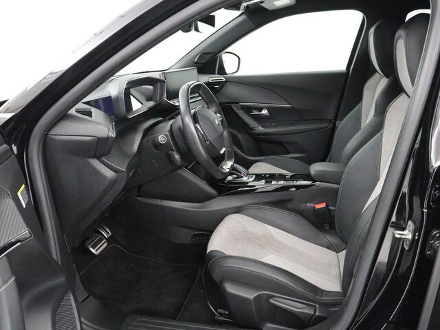 Peugeot e-2008 EV GT Pack 50 kWh | SOH 91,8% | Stoelverwarming | Adaptive cruise | Leder/Alcantara | Carplay | Keyless | Sfeerverlichting | Camera | Navigatie | Parkeerhulp | Full LED | Bluetooth