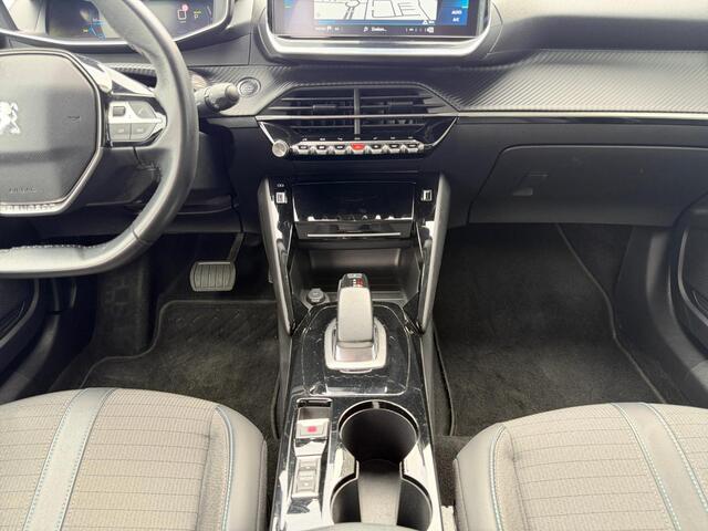 Peugeot e-2008 Allure Pack EV 3-FASEN 50kWh 136pk | 3D i-COCKPIT® | NAVI | CAMERA | 17'' LM | APPLE CARPLAY / ANDROID AUTO | KEYLESS START