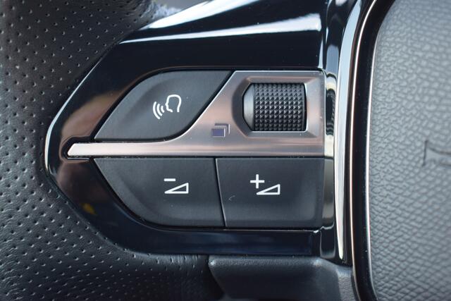 Peugeot e-2008 EV GT 50 kWh | 360° Camera | Climate + Cruise Control | Stoelverwarming | Navigatie |