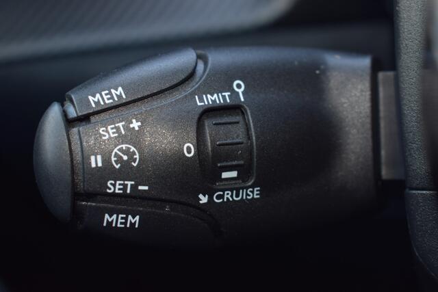 Peugeot e-2008 EV GT 50 kWh | 360° Camera | Climate + Cruise Control | Stoelverwarming | Navigatie |