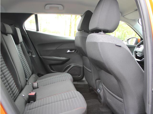 Peugeot e-2008 EV Active Pack 50 kWh | Navi / Camera / Airco