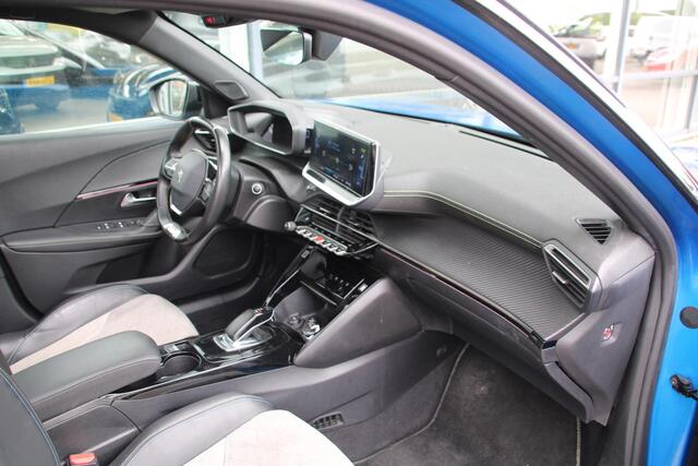Peugeot e-2008 EV GT 50 kWh Airco Navi Panoramadak Stoelverwaring Volllll!!!! 59.503km