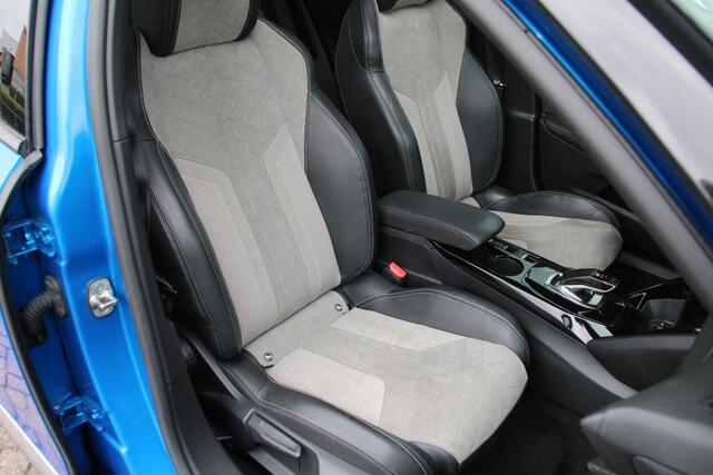 Peugeot e-2008 EV GT 50 kWh Airco Navi Panoramadak Stoelverwaring Volllll!!!! 59.503km