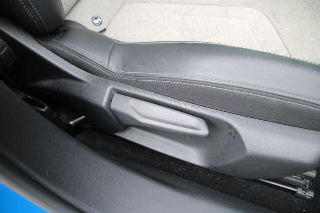 Peugeot e-2008 EV GT 50 kWh Airco Navi Panoramadak Stoelverwaring Volllll!!!! 59.503km