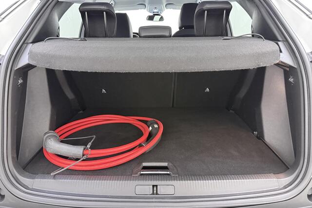 Peugeot e-2008 EV Allure Pack 50 kWh | Apple carplay/Android auto | Automatische airco | Cruise control | Lichtmetalen velgen 17'' | Parkeersensoren |
