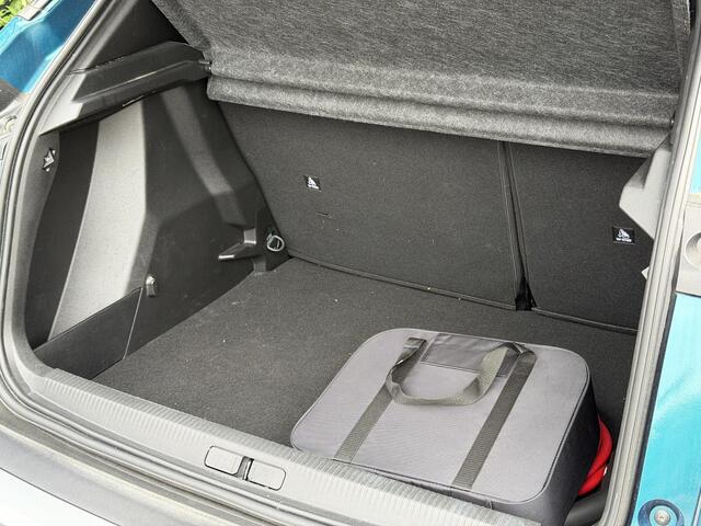 Peugeot e-2008 Allure 54 kWh 156PK Automaat Parkeersensoren, Apple Carplay, Android Auto, Led Koplampen, Keyless Start