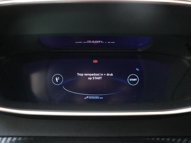 Peugeot e-2008 EV Allure Pack 50 kWh | Camera | Clima | Navigatie | Carplay |