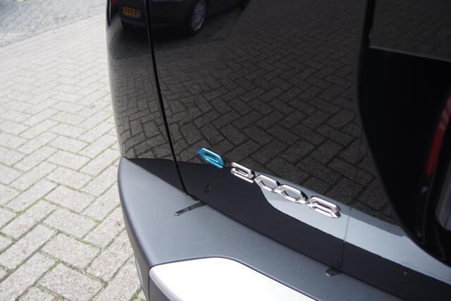 Peugeot e-2008 EV GT Pack 136 PK 50kw/h | Schuif-Kanteldak | Stoelverwarming | FULL LED koplampen | Achteruitrij-Camera | Adaptieve Cruisecontrol | Alcantara Bekleding | Navigatie en Apple caprplay en Android auto |
